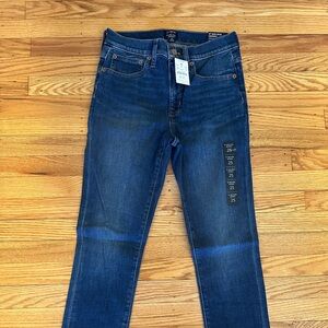 J. Crew Women’s mid-rise skinny jean NWT